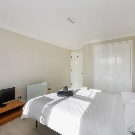 Luxury Apartment In Kingston